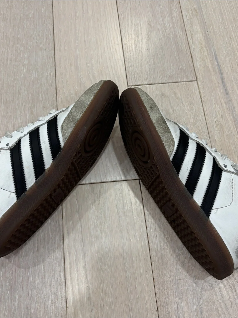 Adidas Samba shoes, classic white, size (2.5 US little kids) USED